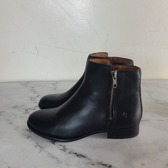 Frye Carly Double Zip Black Bootie 6.5 New With Box - Picture 3 of 7